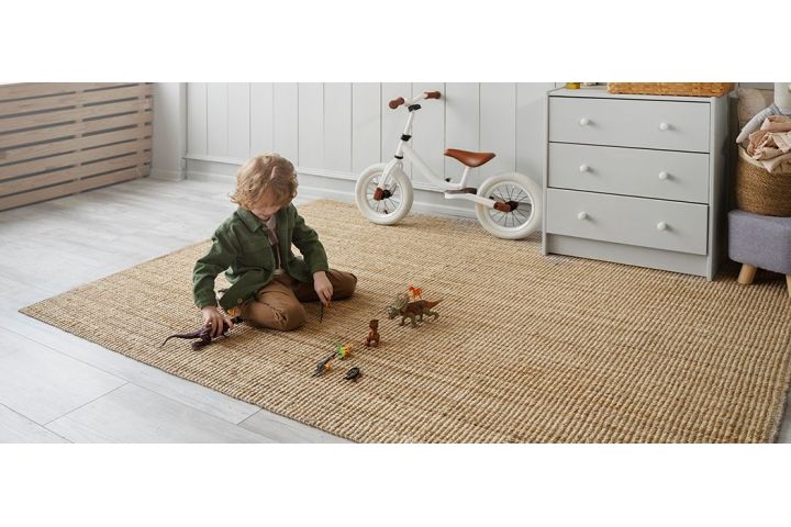 Dziecięca przygoda na dywanie – urządzamy pokój dziecka